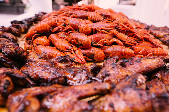 Boiled Crayfish With Fried Chicken Wings