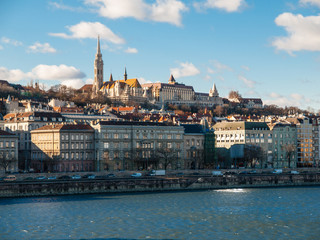 Obraz premium St. Matthias church and Fishermen's Bastion. View from Danube River. Budapest, Hungary.
