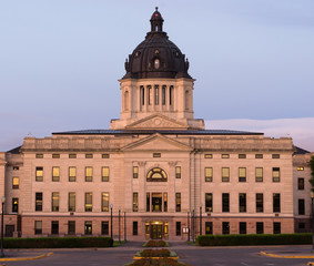 Obraz premium Sunrise South Dakota State Capital Building Hughes County Pierre SD