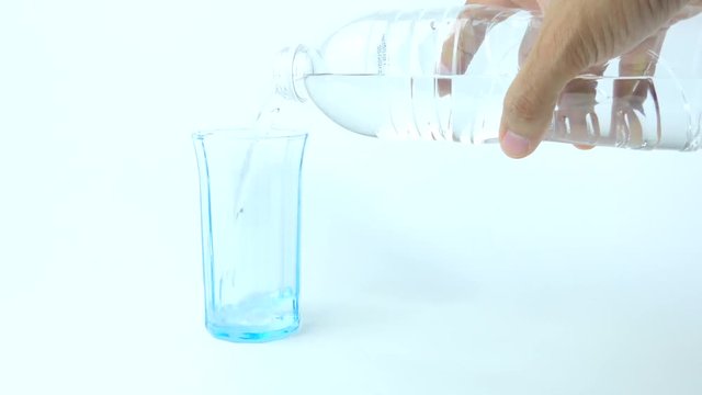 Fill drink water into the glass.