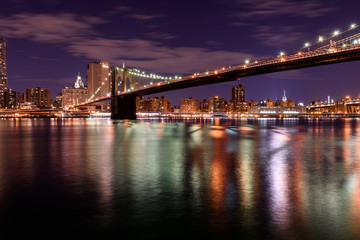 Fototapeta na wymiar Brooklyn Bridge by night