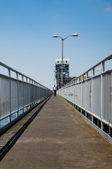 Fototapeta premium Man riding bike through the Marine Parkway bridge - New York City