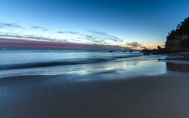Fototapeta premium Blue and Pink Daybreak Seascape