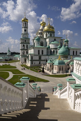 Собор с колокольней Воскресенского Ново-Иерусалимского монастыря. Истра.