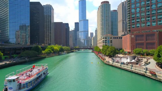 Aerial tour of the Chicago River 4k 60p