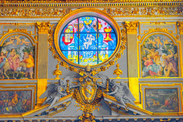 Fototapeta na wymiar Inside the Basilica of Santa Maria Maggiore (on Piazza di Santa Maria Maggiore)-is a Papal major basilica and the largest Catholic Marian church in Rome.Italy.