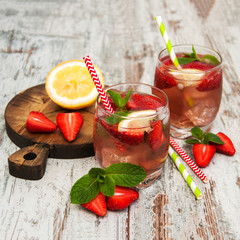 Lemonade with srtawberries