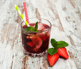 Lemonade with srtawberries