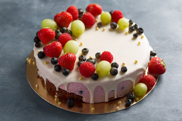 Delicious cheesecake with fresh berries