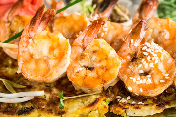 Shrimp skewers on vegetable omelette