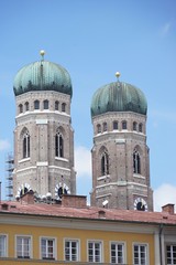 Fototapeta na wymiar Stadtpanorama München: Marienplatz, Frauenkirche