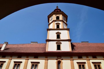 Fototapeta na wymiar Schloß Eggenberg in Graz (Steiermark) - Turm im Innenhof