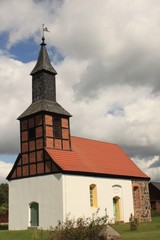Fototapeta na wymiar Dorfkirche in Lübzow bei Perleberg