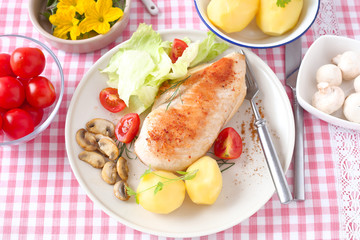 Putenfilet mit Gemüse