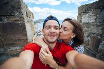 Obraz premium Beautiful couple making selfie in instagram in Sudak, Russia