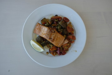 Smoked salmon with vegetables