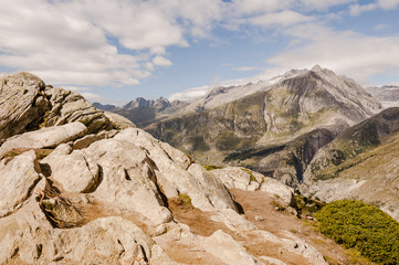 Fototapeta premium Riederalp, Moosfluh, Bergbahn, Gratweg, Höhenweg, Wanderweg, Moränenweg, Aletsch, Alpen, Aletschgletscher, Beichgletscher, Fusshörner, Wallis, Sommer, Schweiz