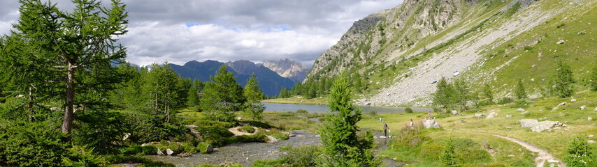 Fototapeta na wymiar Lac d'Arpy (Vallée d'Aoste)