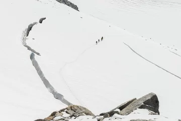 Crédence de cuisine en verre imprimé Alpinisme Alpinisti in cordata su ghiacciaio 