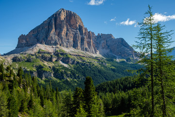 Fototapeta na wymiar Der Tofana di Rozes, Dolomiten Höhenweg 1, Alta Via 1, Italien