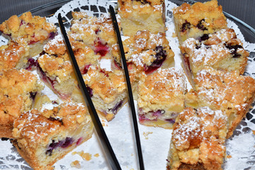 piece of cake on the table	