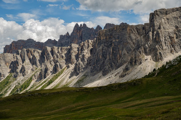 Fototapeta na wymiar Bergmassiv in den Dolomiten, Höhenweg 1, Alta Via 1, Italien