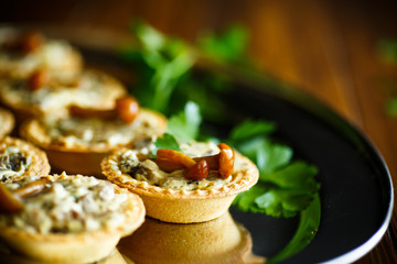 Tartlets with mushroom filling