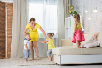 Obraz premium Mom and children twins playing