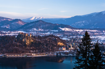Fototapeta premium Lake Bled with its surrounding alpen environment, slovenian Alps, Slovenia