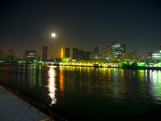 Beautiful reflection in the water of Yokohama city skyline at nigh