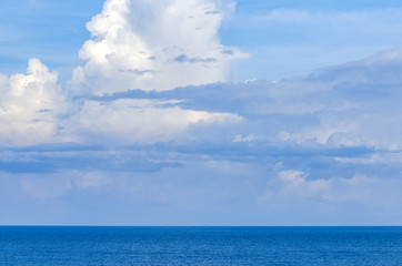Fototapeta na wymiar calm sea with blue sky and white cloud, beautiful seascape