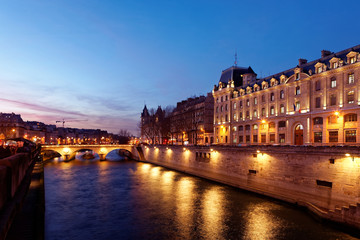 ambiance nocturne sur les quais
