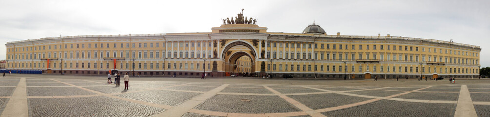 Fototapeta na wymiar Morning view of the General Staff Building, Saint Petersburg, Russia