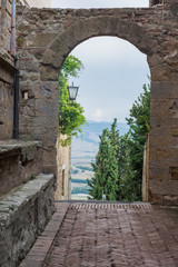 Arch on pathway in old Italian town