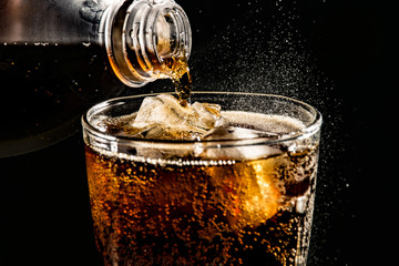 poured beverrage into a glass with ice,Cola drink is fizzy - obrazy, fototapety, plakaty
