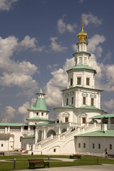 Ново-Иерусалимский монастырь. Вид на Надвратную церковь Входа Господня в Иерусалим со стороны монастыря. Истра.