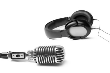 Obraz na płótnie Canvas Retro microphone and headphones