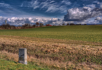 Borne-frontière 131 entre la France et la Suisse à Saint-Genis-Pouilly, Ain, France