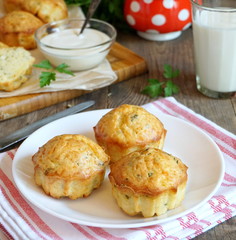 Cupcakes from courgettes and cheese