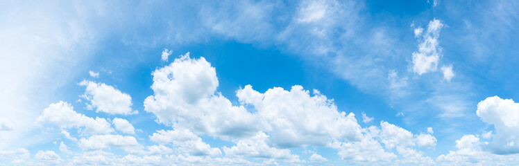 Fototapeta na wymiar The vast blue sky and clouds sky. blue sky background