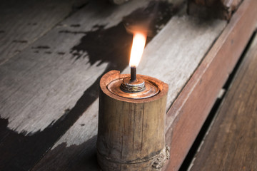 จุดตะเกียงน้ำมัน