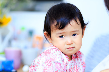 泣いている子供