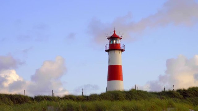 Sylt Leuchtturm List im Sonnenuntergang Licht mit D&uuml;nen