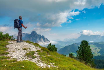 Fototapeta premium Man looking at panorama