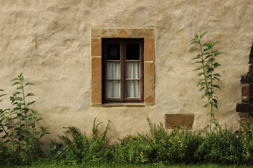 Fototapeta na wymiar Klostergartenfenster 1