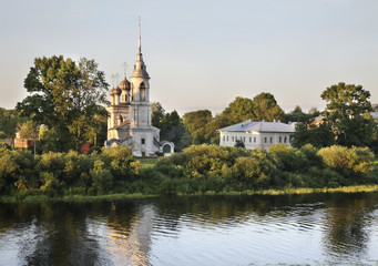 Obraz premium Vologda river and Sretensky church (Church of Meeting) in Vologda. Russia