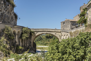 Fototapeta na wymiar historic roman bridge in vaison la romaine