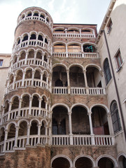 Naklejka premium venice old building the scala contarini del bovolo