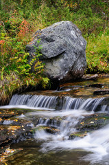 Fototapeta na wymiar Herbstliche Fluss Landschaft, Flatruet, Schweden