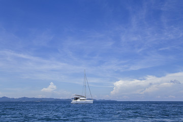 Fototapeta premium Boat floating in the beautiful sea.